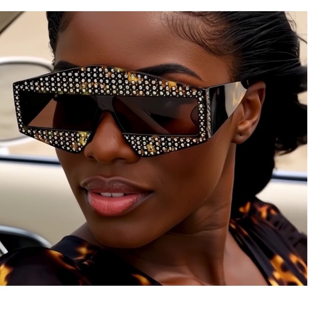 Bold Geometric Rhinestone Sunglasses Women Tortoise Frame Fashion Shades Lentes